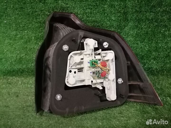 Фонарь (стоп сигнал) левый 30698915 Volvo S40 MS M