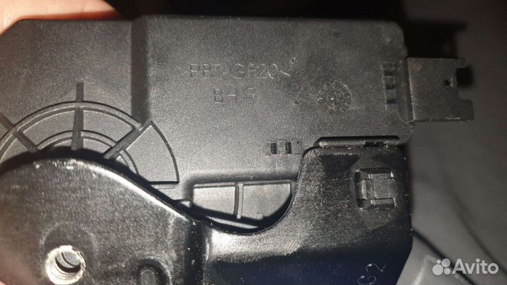 Сервопривод замка багажника bmw e90/е88