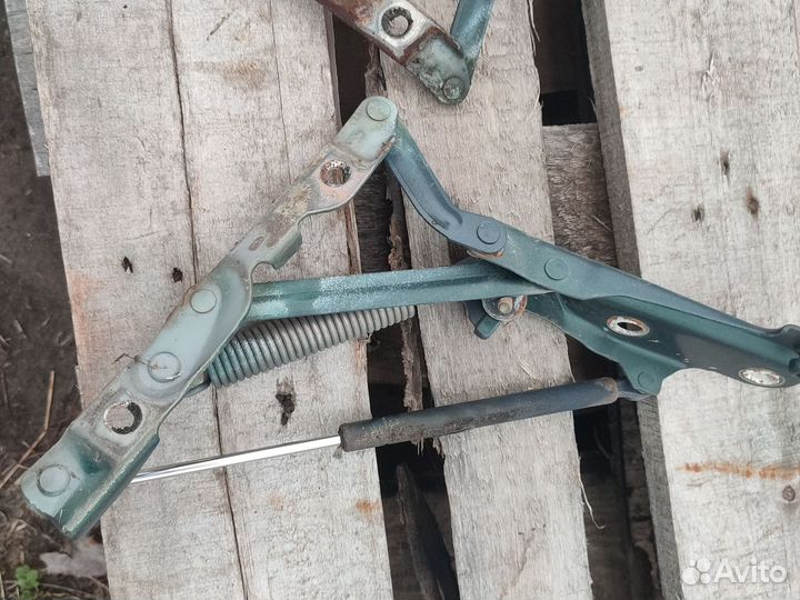 Dodge stratus петли крышки багажника