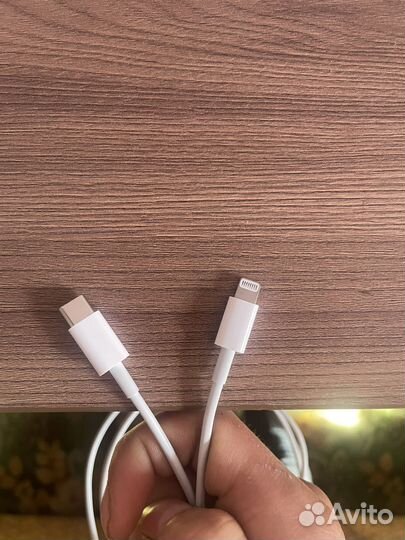 Зарядка на iPhone шнур