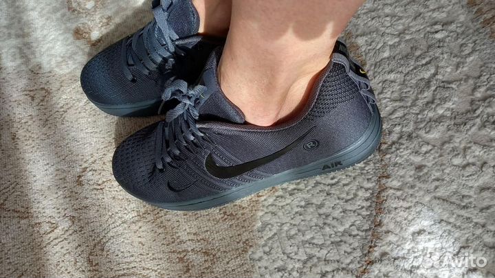 Кроссовки женские