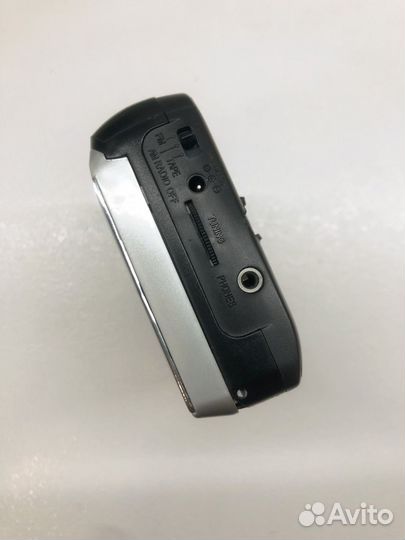 Радиоприемники, кассетный плеер. Одним лотом