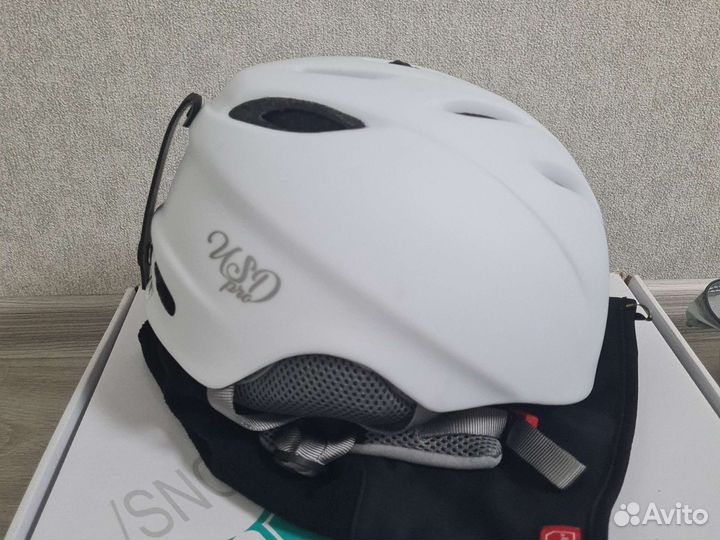Шлем горнолыжный женский