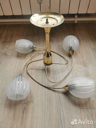 Люстра золото 4 плафона
