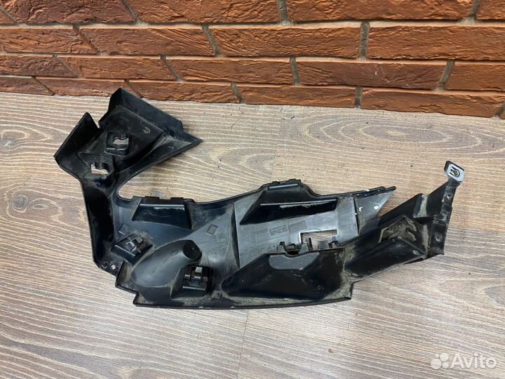 Кронштейн перед бампера правый Peugeot Traveller