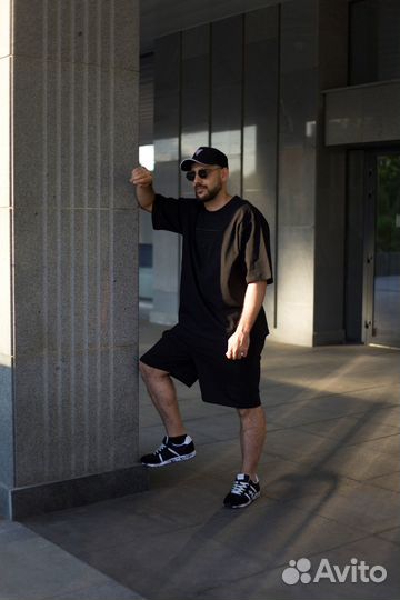 Модель мужчина съёмки для маркетплейсов