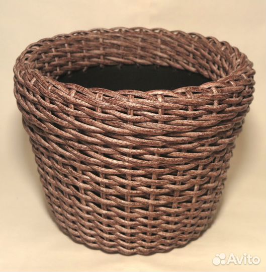 Kашпо из иcкусcтвeннoго ротангa