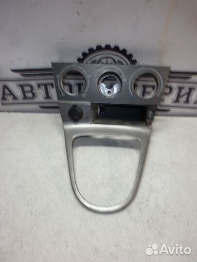 Панель передняя салона Pontiac Vibe 1