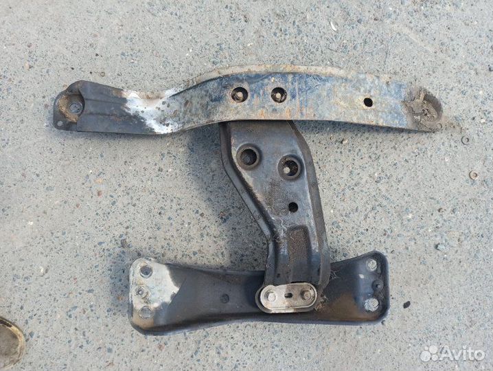 Балка подвески передняя Subaru Legacy B10 EJ22