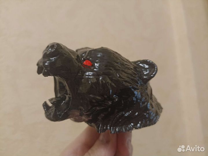 Злой медведь на капот авто