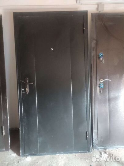Двери входные б/у разные