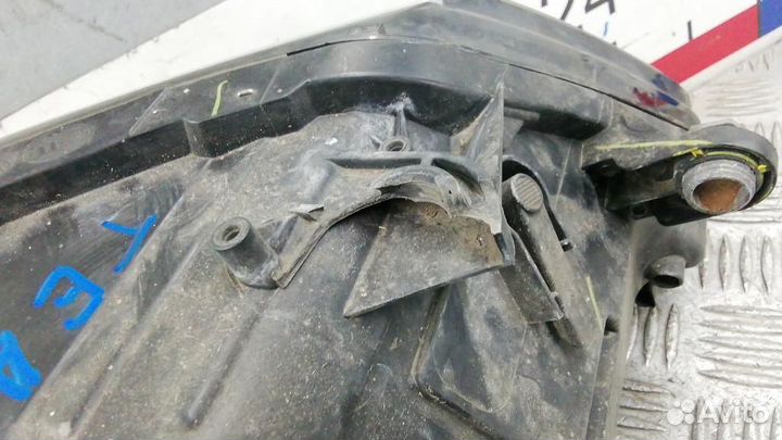 Фара левая Volkswagen Jetta