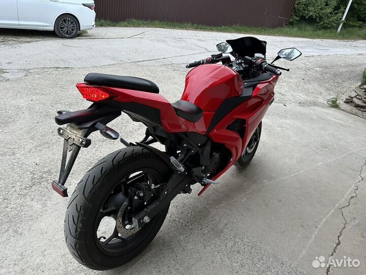 Электромотоцикл Yamaha R3