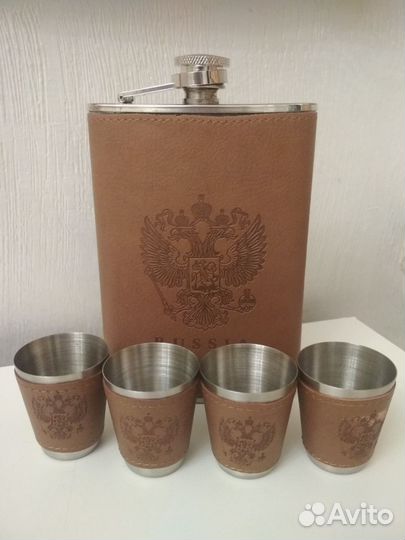 Фляжка с 4 стопками
