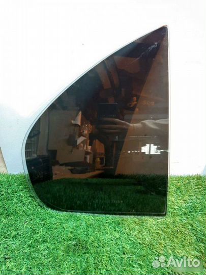 Форточкa правый Nissan Maxima