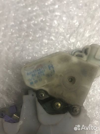 Замок двери задний правый Nissan Primera TP12