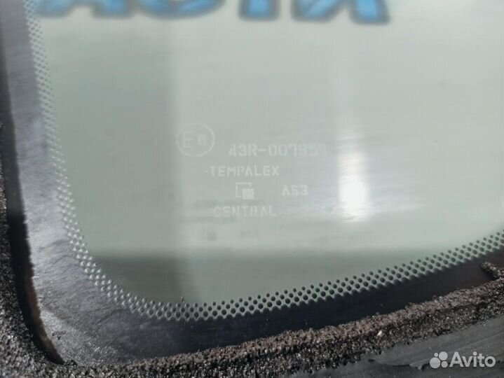 Стекло кузовное глухое правое Subaru Tribeca 65210