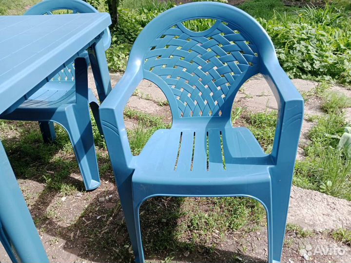 Комплект пластиковой мебели 4 стула + стол, новый