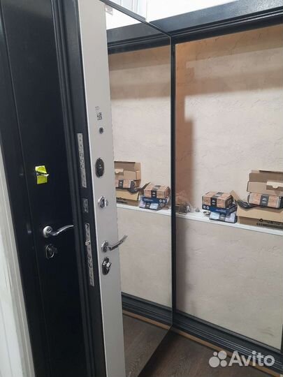 Дверь входная. С зеркалом 90мм