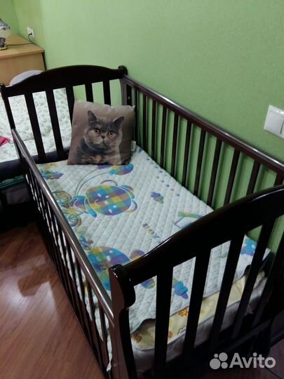 Детская кроватка с матрасом