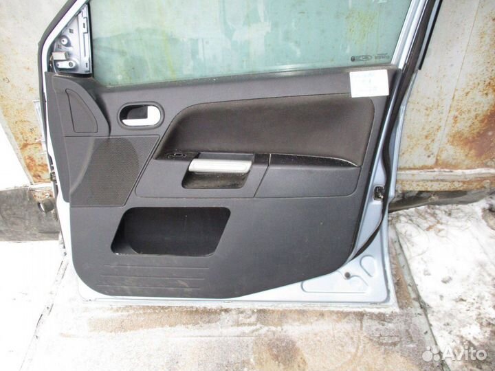 Обшивка двери передней правой Ford Fusion