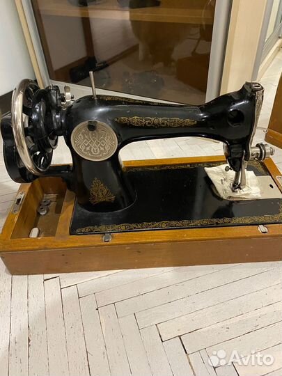 Швейная машинка зингер