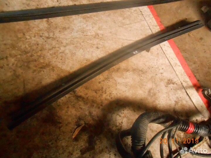 Уплотнитель стекла переднего правого (внутренний )