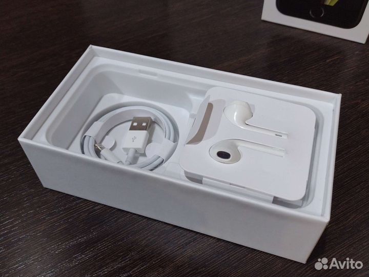 iPhone SE (2020), 64 ГБ