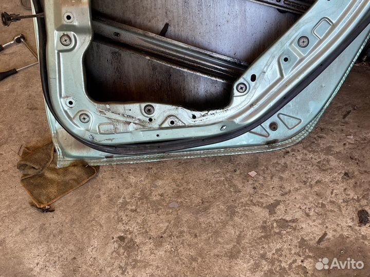 Задняя правая дверь Mazda 3 BK седан