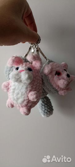 Вязаные игрушки ручной работы. Брелки-сувениры