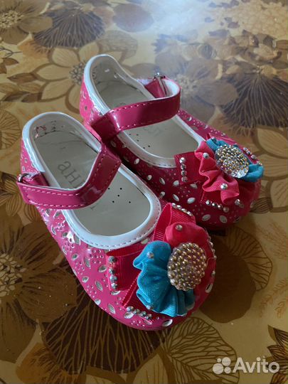 Продам обувь для девочки