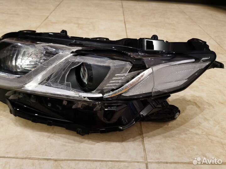 Фара передняя левая Toyota Camry V70 2021