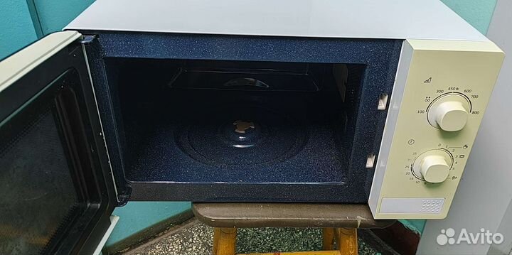 Микроволновая печь Samsung ME81KRW-1