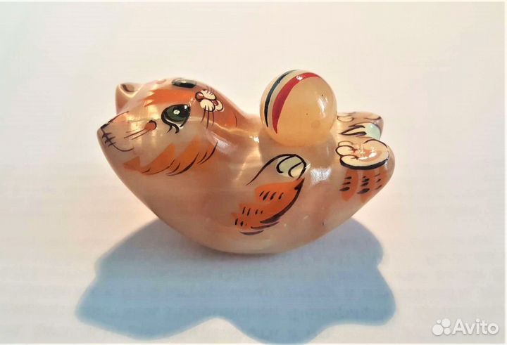 Статуэтка Кошка с мячом селенит