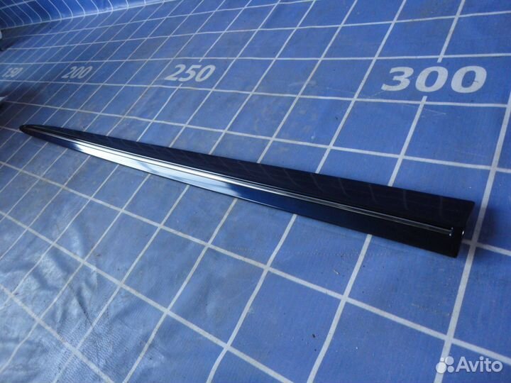 Молдинг передней правой двери Nissan Maxima A33
