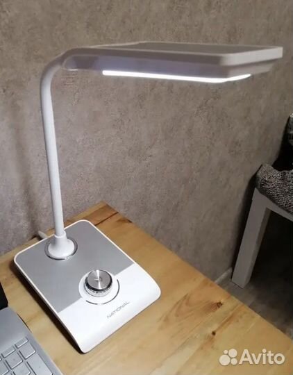 Лампа настольная для школьника новая