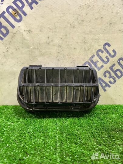 Воздушный клапан кузова задний правый Skoda Superb