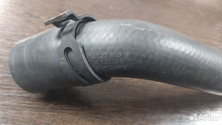 Патрубок системы охлаждения Volkswagen Touareg