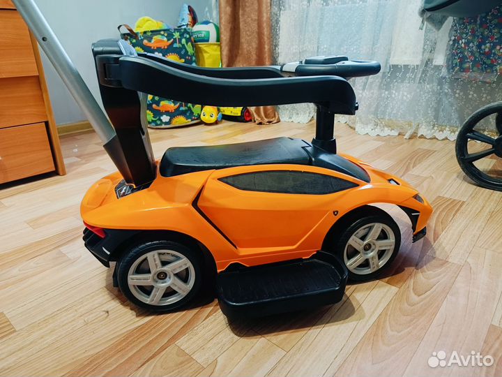 Детская машинка каталка с ручкой