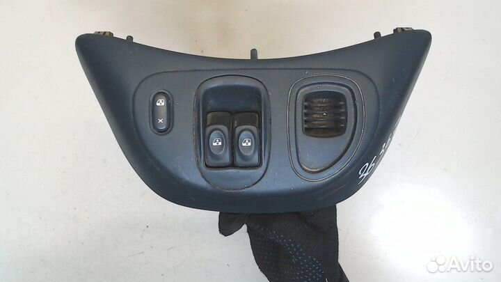 Кнопка стеклоподъемника Renault Scenic, 1999