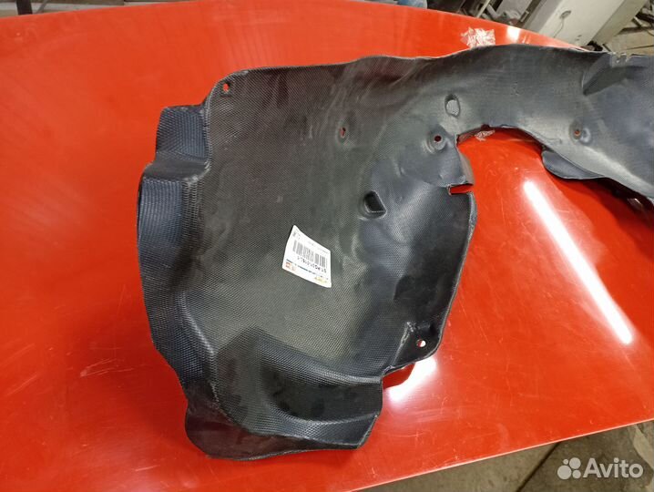 Подкрылок правый Peugeot 301 с дефектом