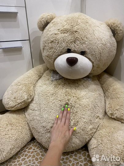 Большой плюшевый мишка
