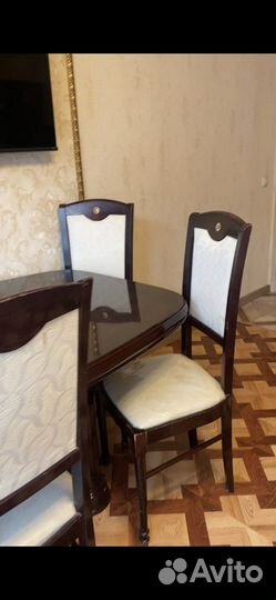 Стол и стулья