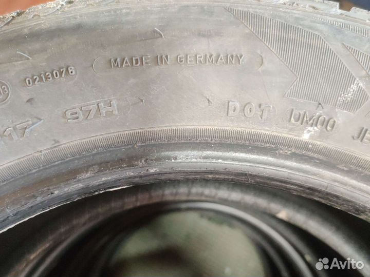 Goodyear UltraGrip 8 Performance 225/55 R17 97H