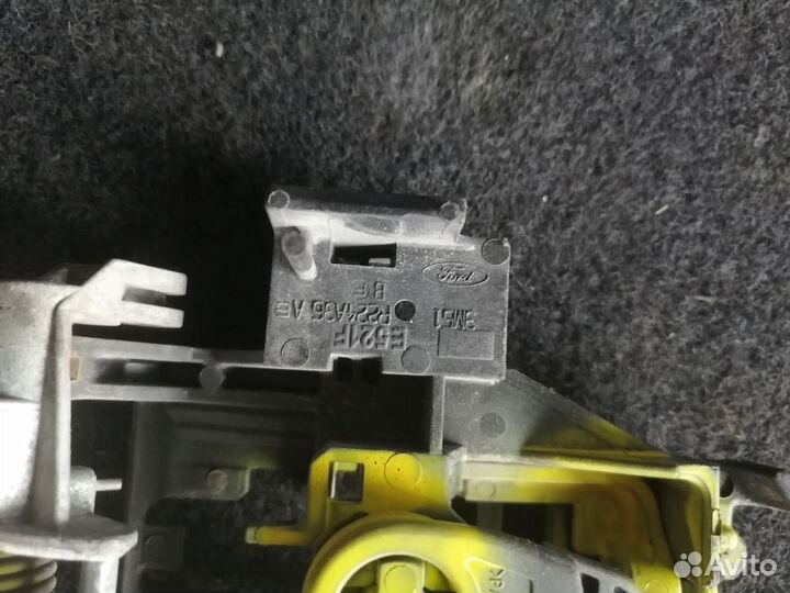 Кронштейн ручки передней правой Ford Focus 2