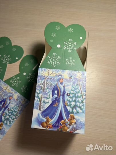 Коробка подарочная новогодняя