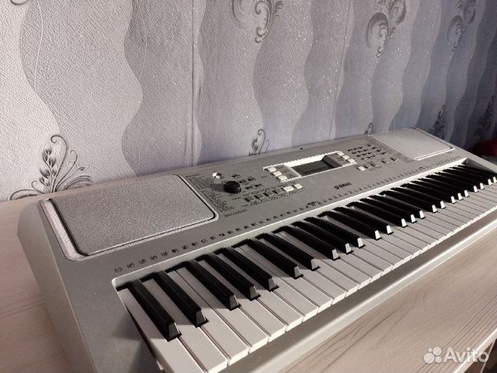 Продам синтезатор