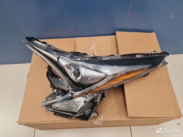 Фара левая Toyota Prius W50 2015