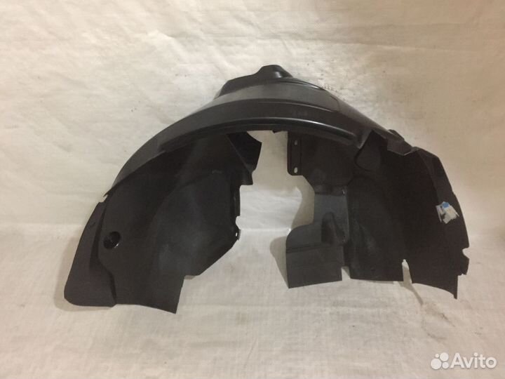 Подкрылок передний правый Форд Фокус 3