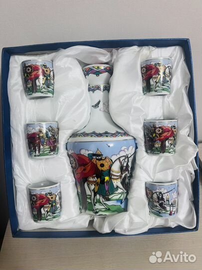 Богатыри. Стопки и графин под водку